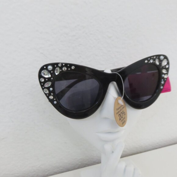 (#127) Betsey Johnson Black Wing Diamond Sun Glasses main image 6